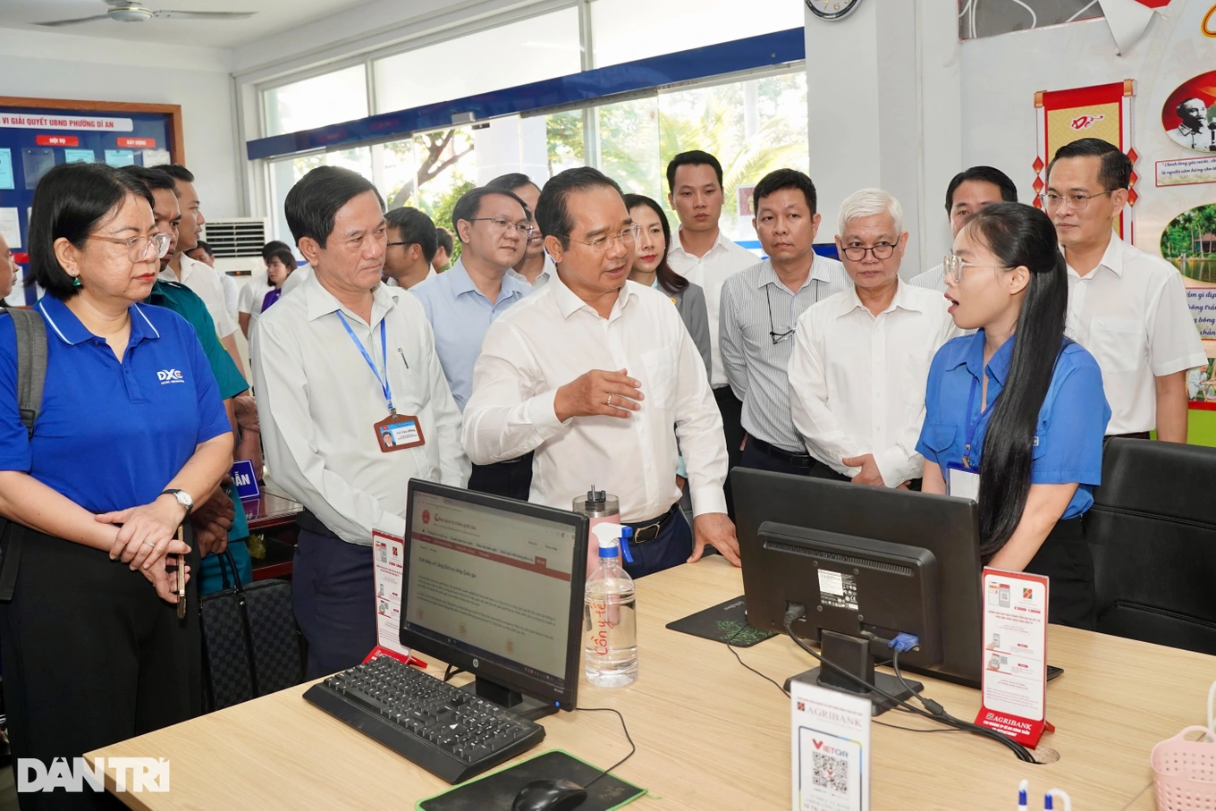 chu-tich-tphcm-khao-sat-tinh-hinh-hoat-dong-tai-phuong-sieu-dan-so-1-edited-1751334802630-1