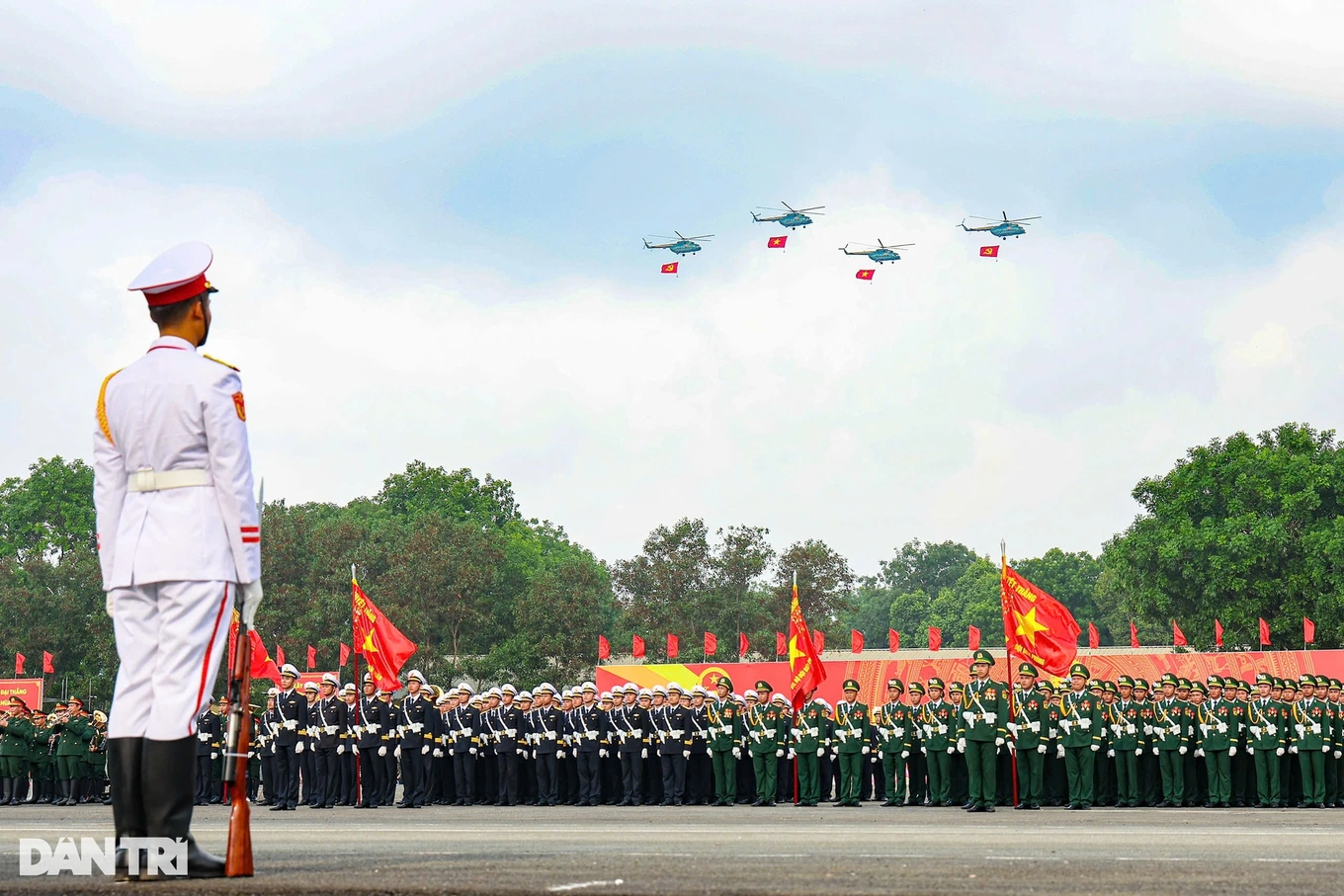 co-cac-khoi-xe-tang-tren-troi-duoi-nuoc-tham-gia-dieu-binh-quoc-khanh-29-1752201383388-1