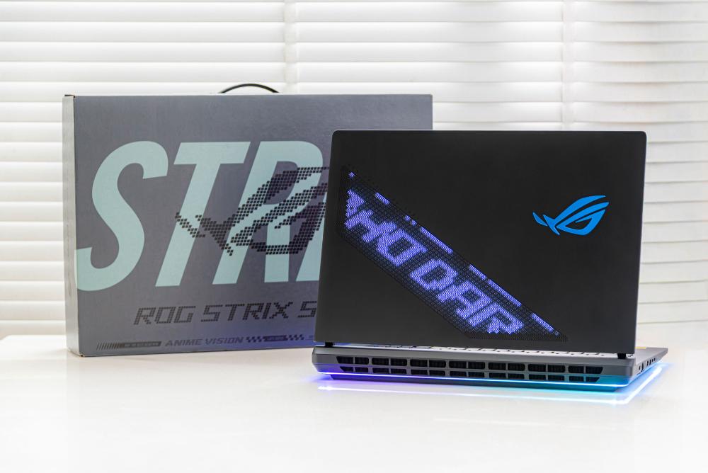 rog-strix-scar-18-42